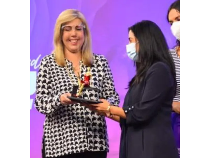 Lya Paola Sierra obtuvo el Galardón de la Mujer Vallecaucana en el ámbito científico educativo