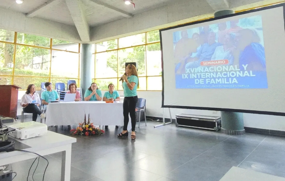 Egresadas de la Maestría en Asesoría Familiar presentaron sus experiencias de intervención en temas de convivencia familiar Egresadas de la Maestría en Asesoría Familiar presentaron sus experiencias de intervención en temas de convivencia familiar