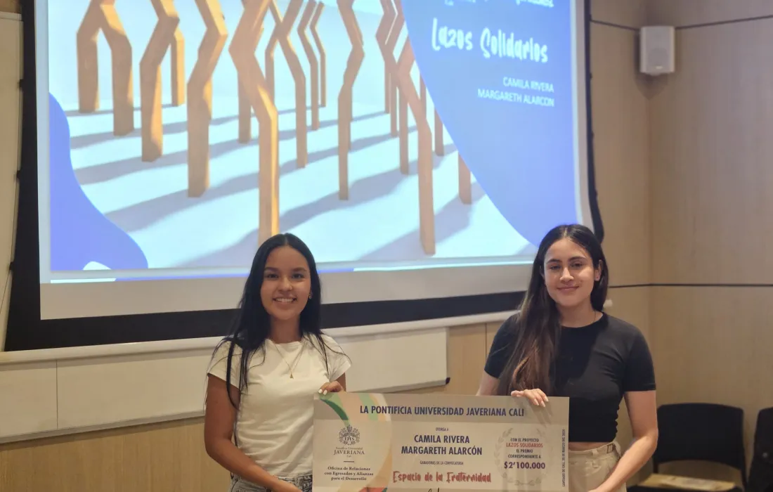 Camila Rivera y Margareth Alarcón, estudiantes de Arquitectura, ganadoras de la convocatoria Espacio de la fraternidad Camila Rivera y Margareth Alarcón, estudiantes de Arquitectura, ganadoras de la convocatoria Espacio de la fraternidad