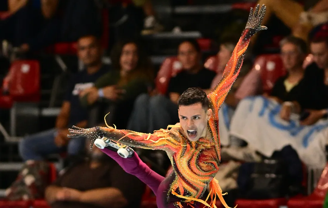 La Universidad Javeriana Cali se enorgullece de destacar a Brayan Carreño Ceballos, estudiante de segundo semestre de la carrera de Medicina quien ha alcanzado notables éxitos en el mundo del patinaje artístico