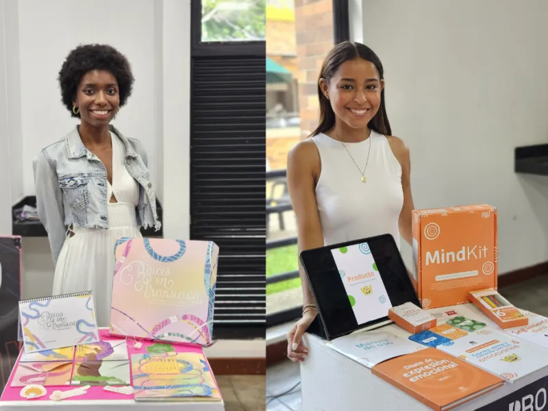 Estudiantes exponiendo en PROYECTA Estudiantes exponiendo en PROYECTA