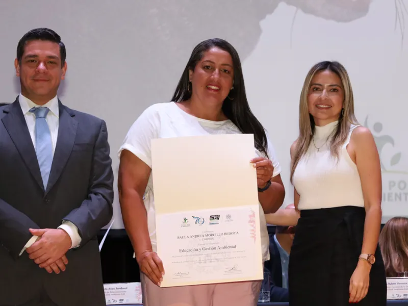 La Javeriana Cali clausura la tercera versión del Diplomado Tesos por el Ambiente con un emotivo reconocimiento a la CVC