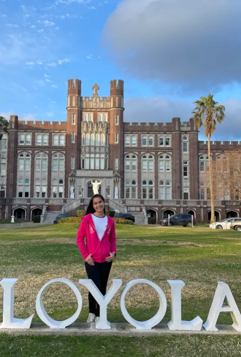 Allison García, estudiante de Ingeniería Electrónica que hace intercambio en la Loyola University